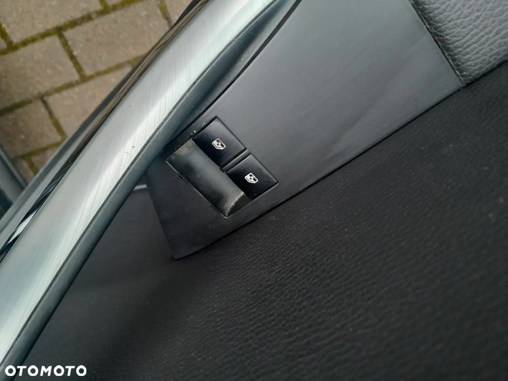 Opel Astra 1.6 Turbo Edition - 10