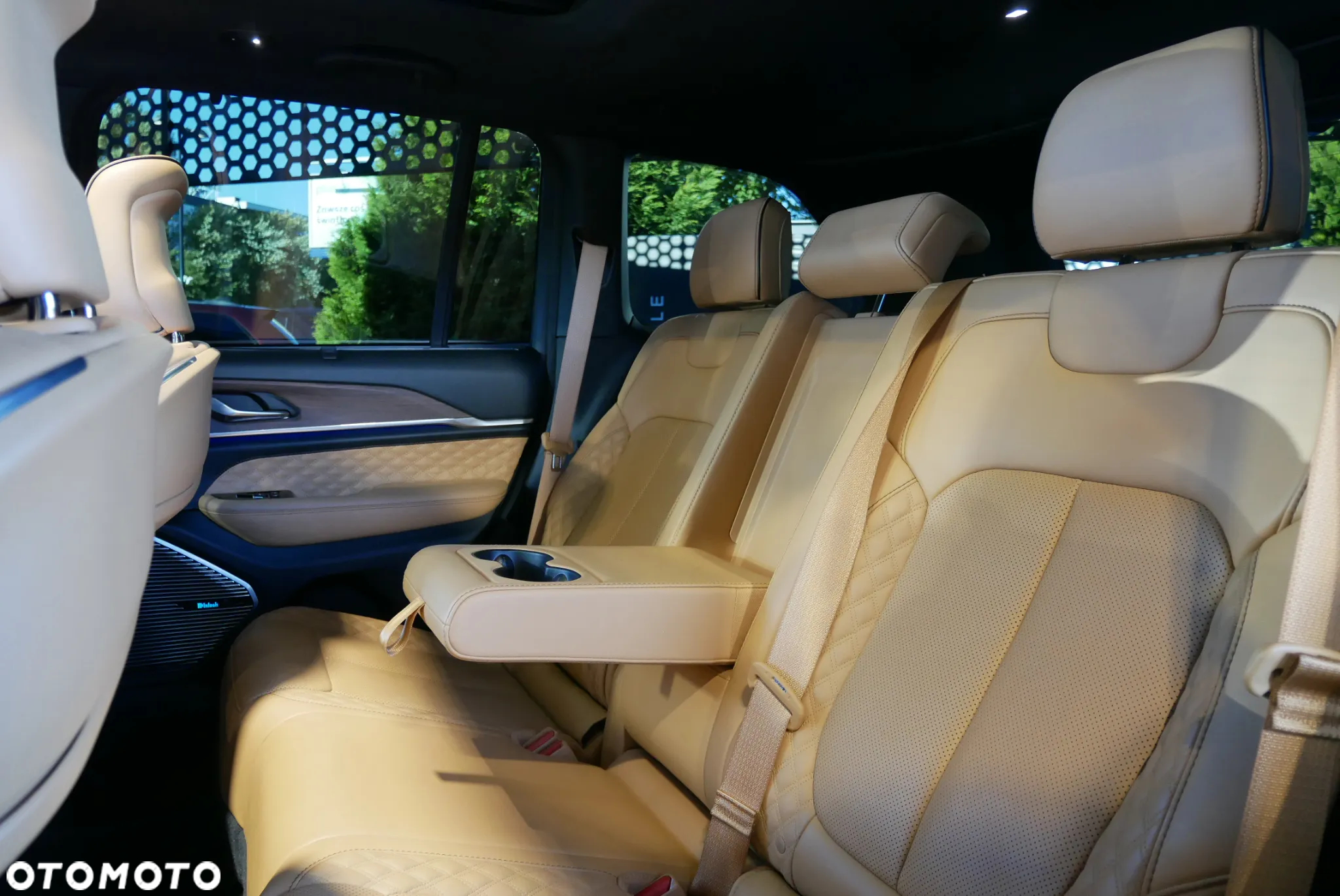 Jeep Grand Cherokee - 14