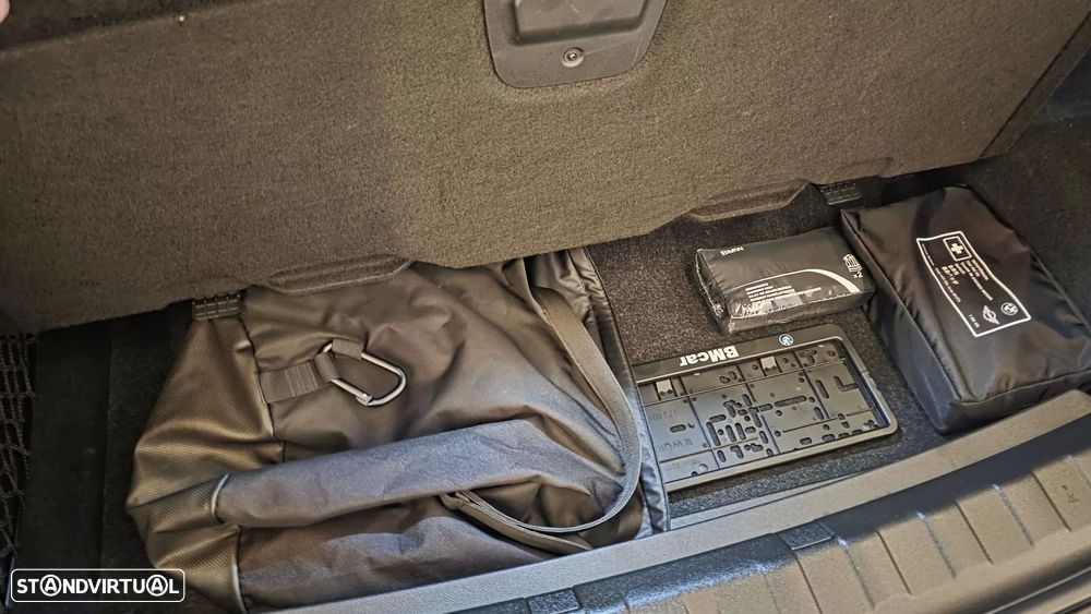 BMW 320 e Pack Desportivo M Auto - 24