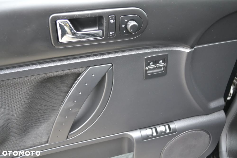 Volkswagen New Beetle - 16