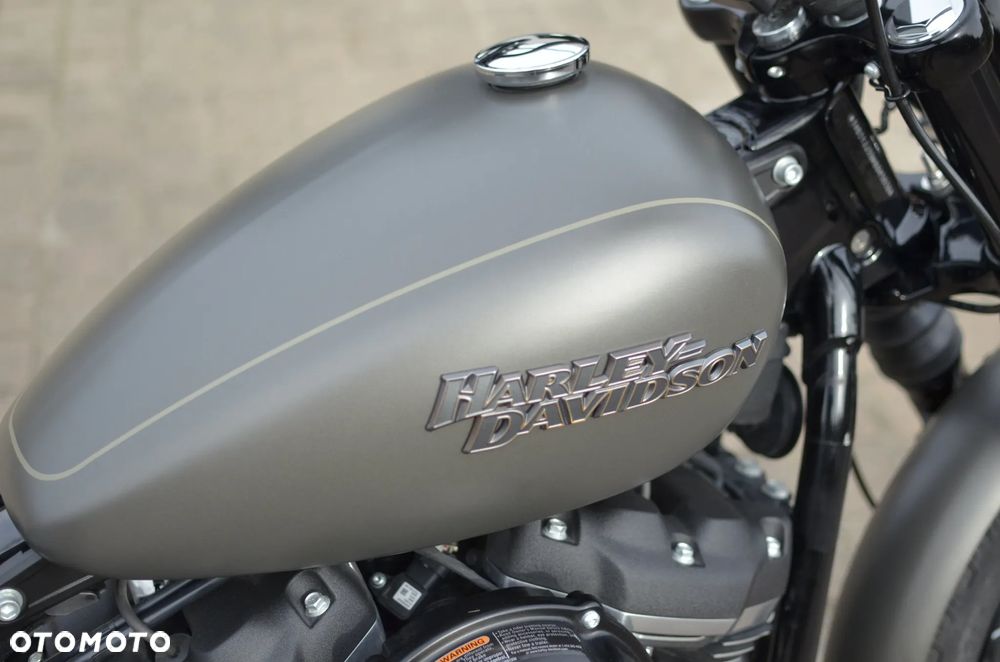 Harley-Davidson Softail Street Bob - 33