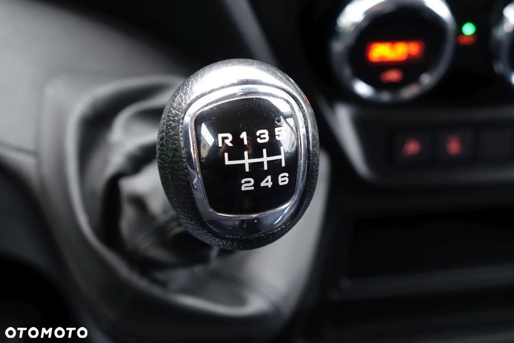 Iveco DAILY 35S18 / FURGON / BLASZAK / L4H2 / 3.0 / 180 KM / NAVI / KAMERA / - 26