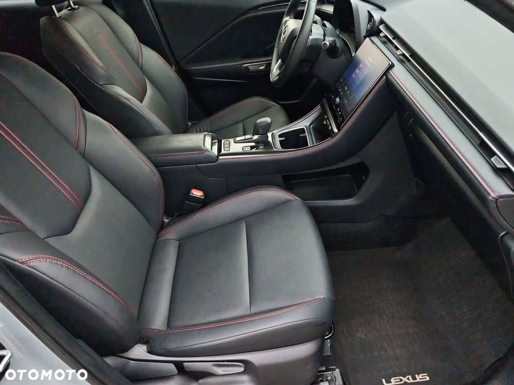 Lexus LBX 1.5 Hybrid Emotion - 11