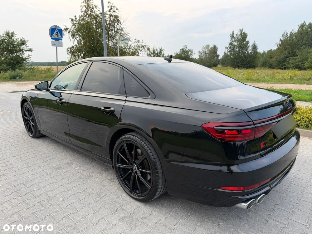 Audi S8 - 8