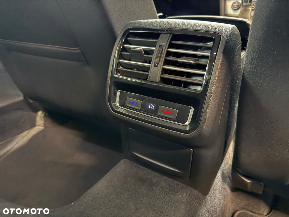Volkswagen Passat - 13