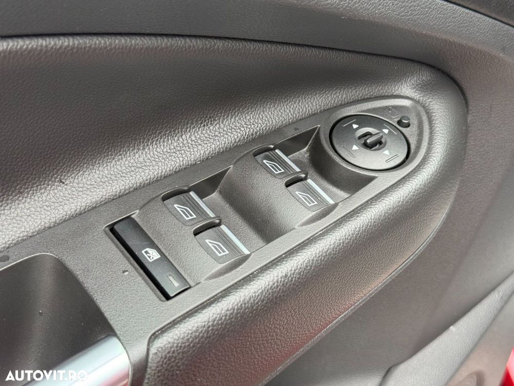 Ford Kuga 2.0 TDCi 4WD Powershift ST-Line - 27