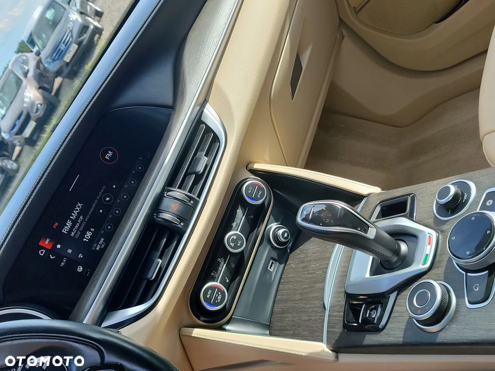 Alfa Romeo Stelvio 2.0 Turbo 16V AT8-Q4 Lusso Ti - 34