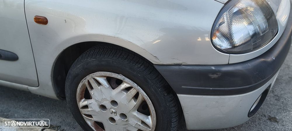 Renault Clio 1.4 RXE - 19