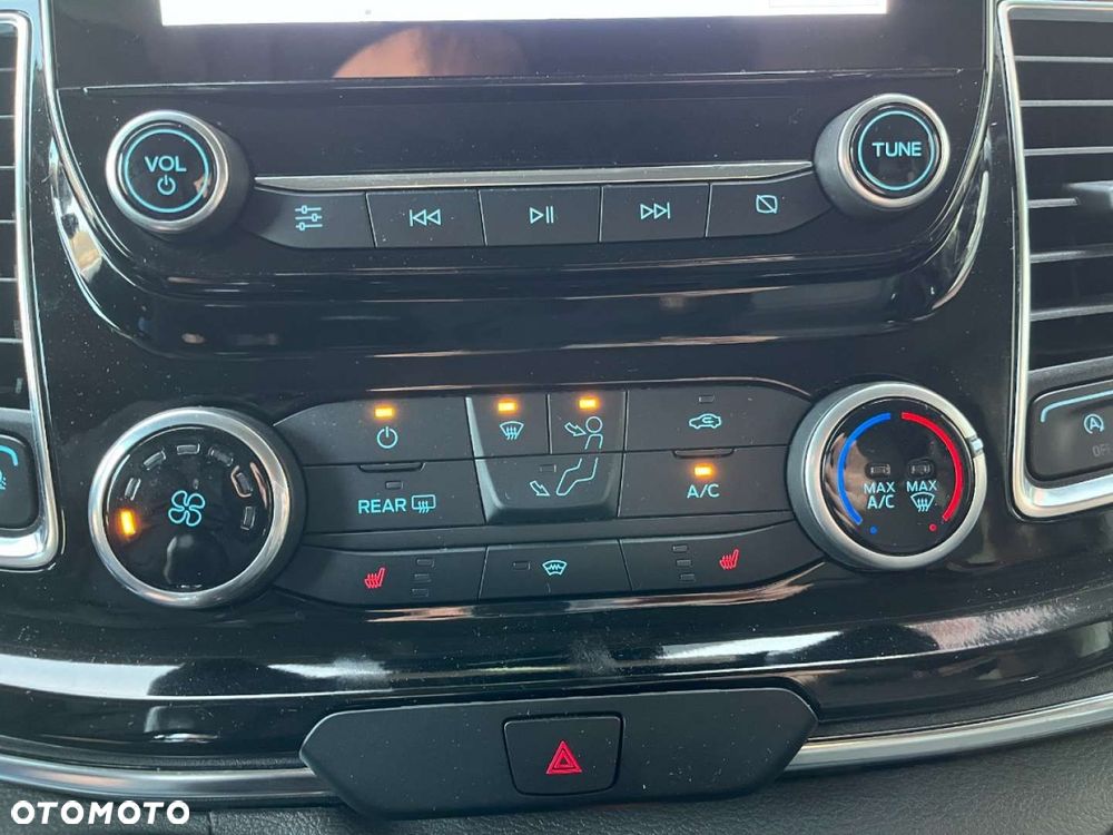 Ford Tourneo Custom - 24