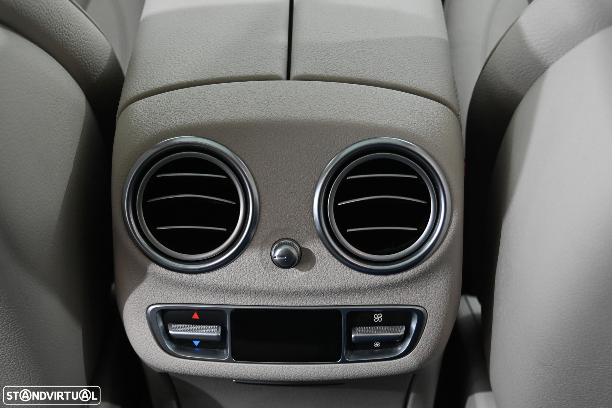 Mercedes-Benz E 400 d Avantgarde - 25