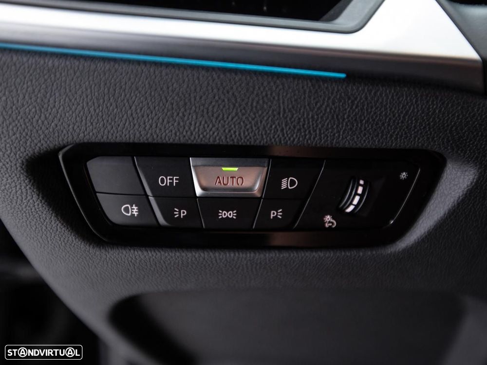 BMW 320 e Pack Desportivo M Auto - 21