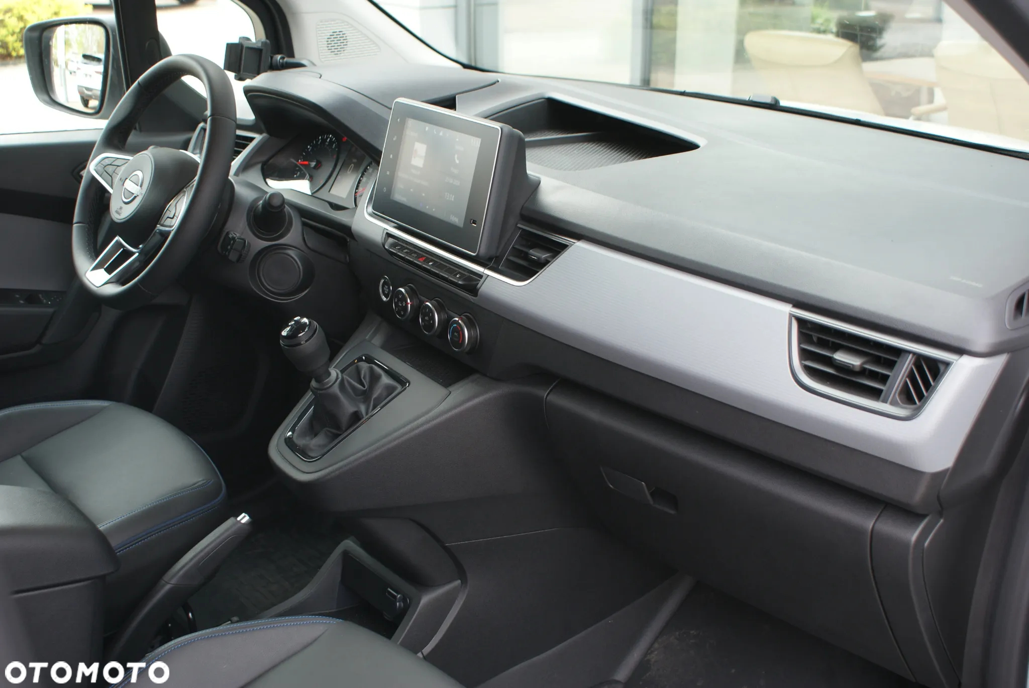 Nissan Towsntar - 13