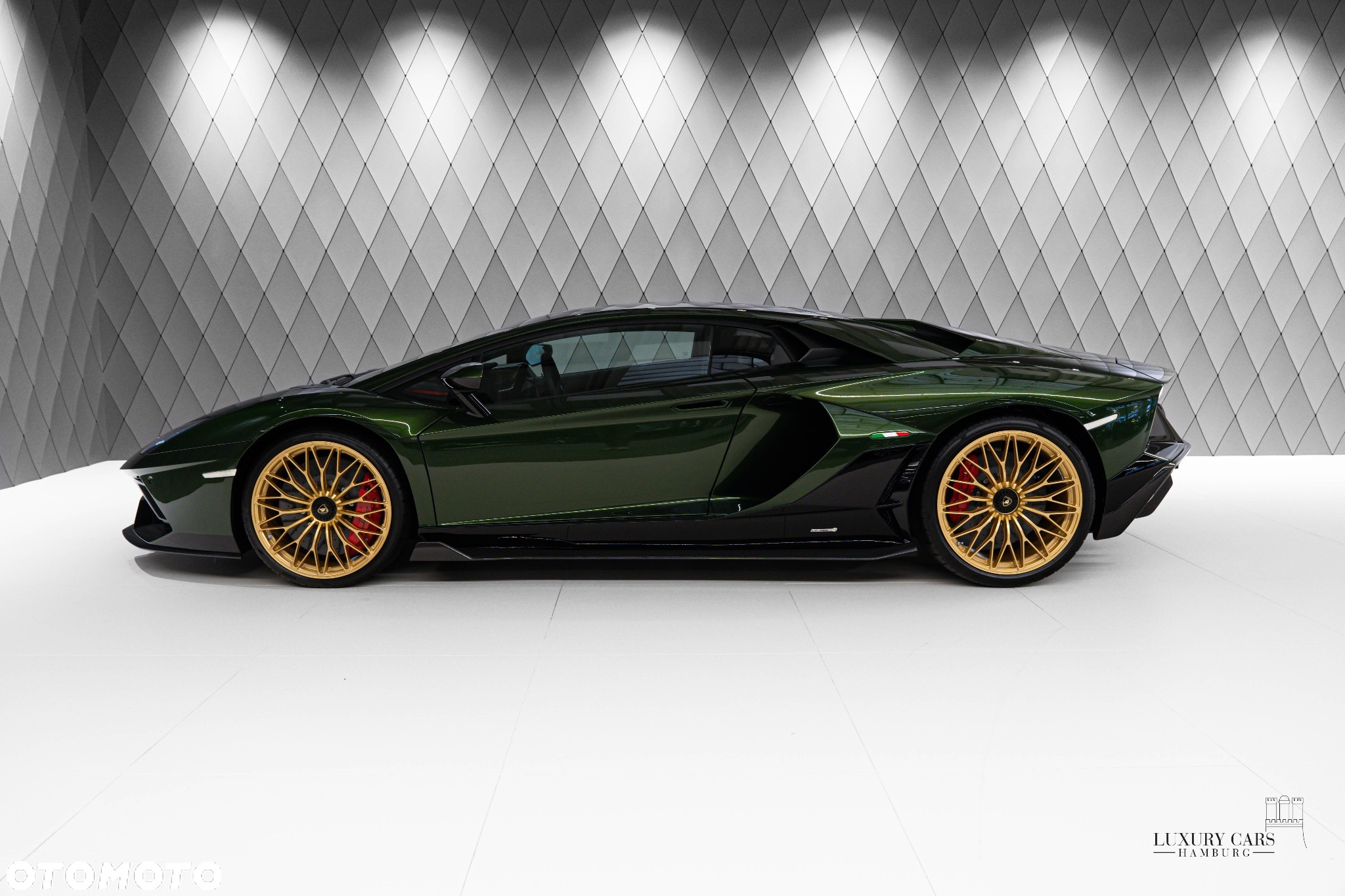Lamborghini Aventador - 4