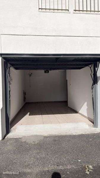BOX fechada e privada (perto do Aeroporto de Lisboa) - Grande imagem: 2/4