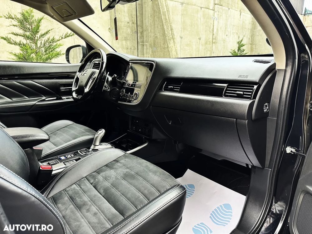 Mitsubishi Outlander PHEV 2.4 L 4X4 Intense - 13