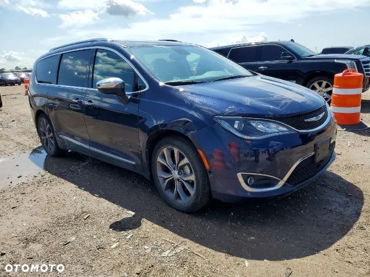 Chrysler Pacifica - 4