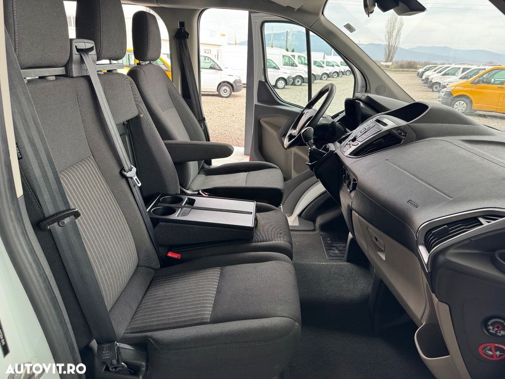 Ford Tourneo Custom - 21