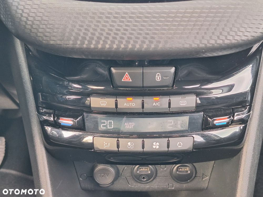 Peugeot 2008 1.6 e-HDi Allure S&S - 26