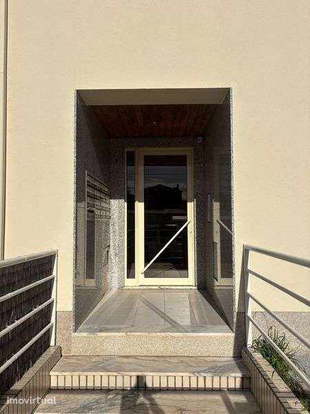 T1 800m da praia de Salgueiros - Grande imagem: 4/12