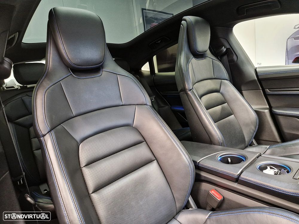 Porsche Taycan 4S - 25