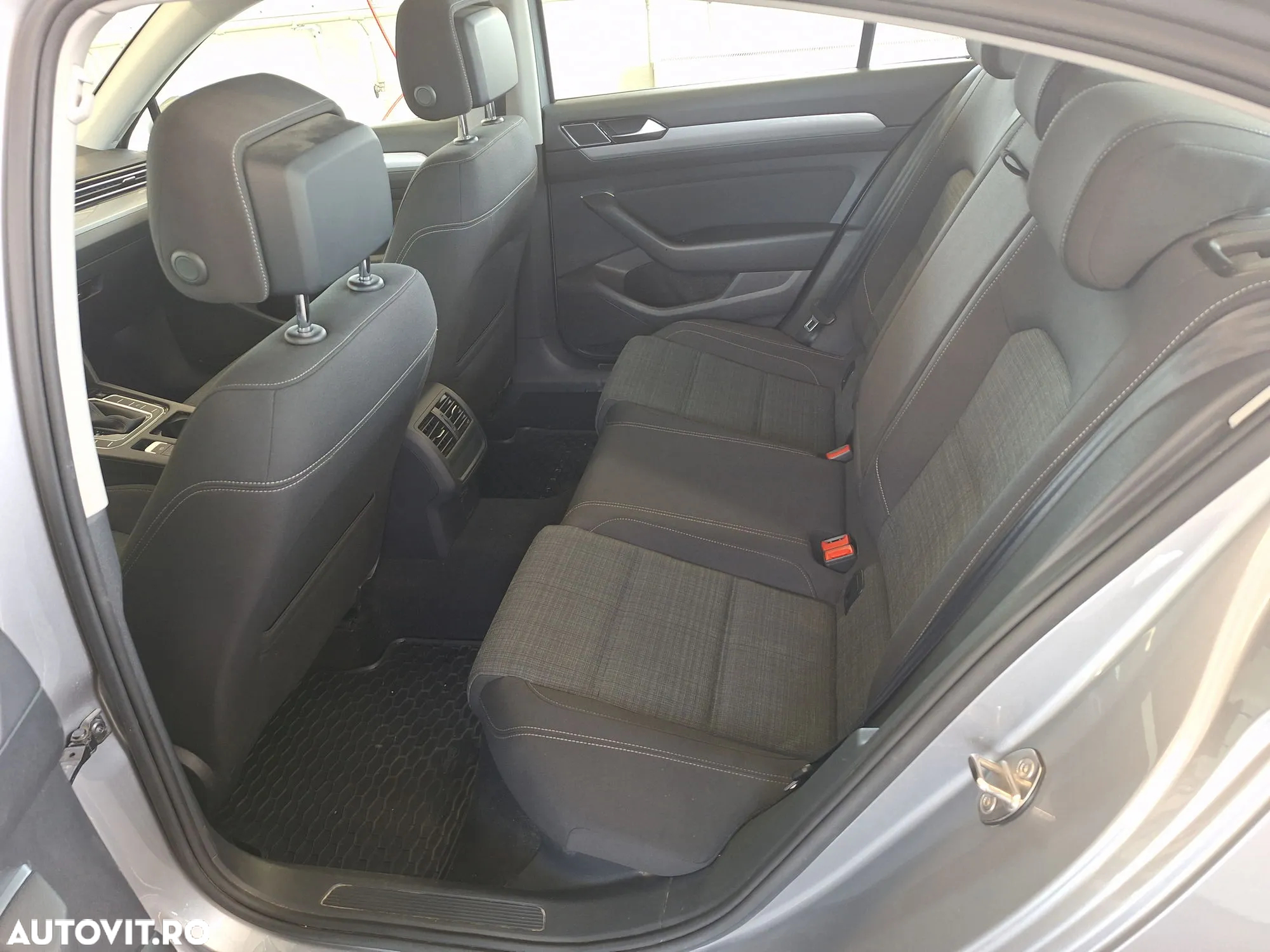 Volkswagen Passat - 11