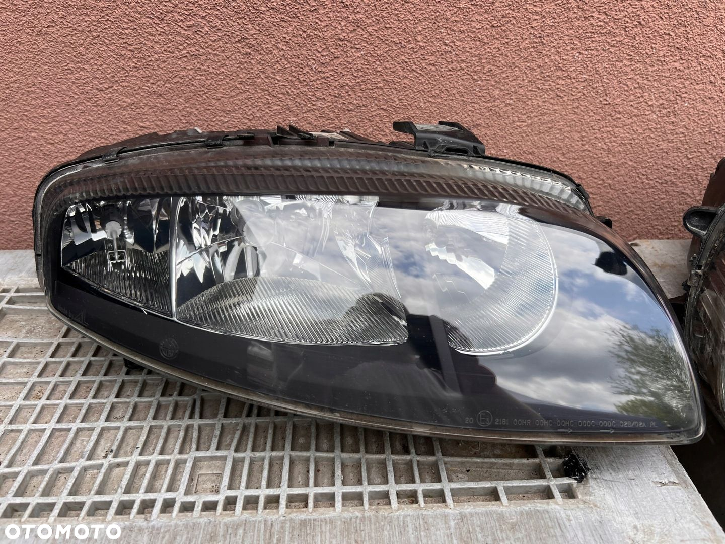 Lampa przednia ALFA ROMEO GT KOMPLET CZARNE EUROPA ORYGINALNE AL - 2