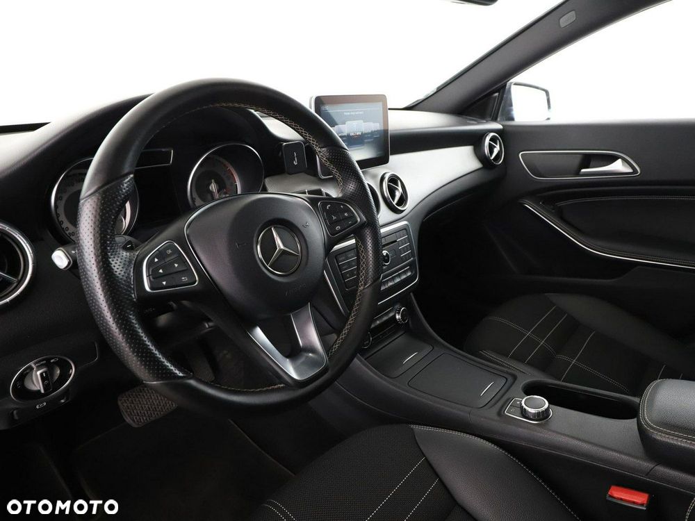Mercedes-Benz CLA 200 7G-DCT Urban - 15