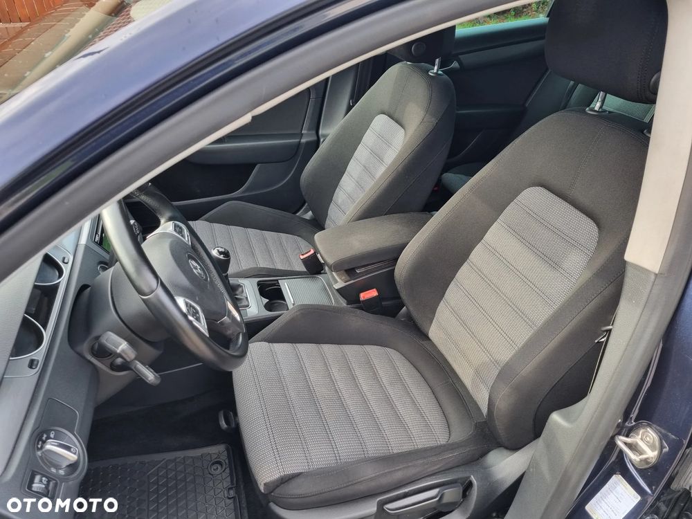 Volkswagen Passat 2.0 TDI Highline - 11
