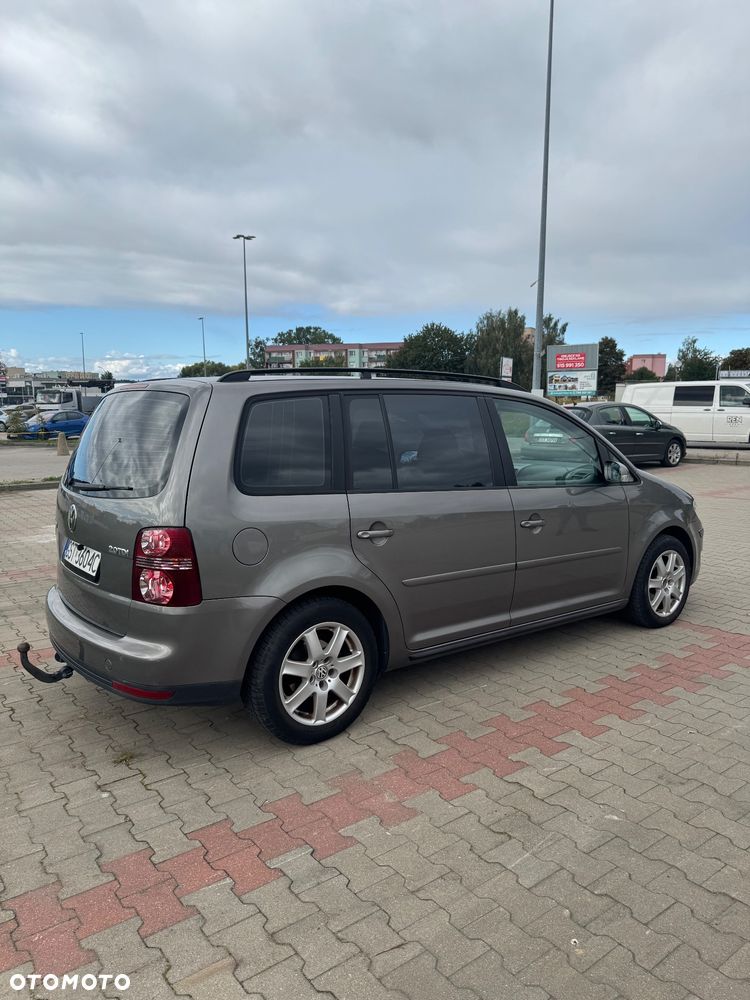 Volkswagen Touran 2.0 TDI DPF Life - 2