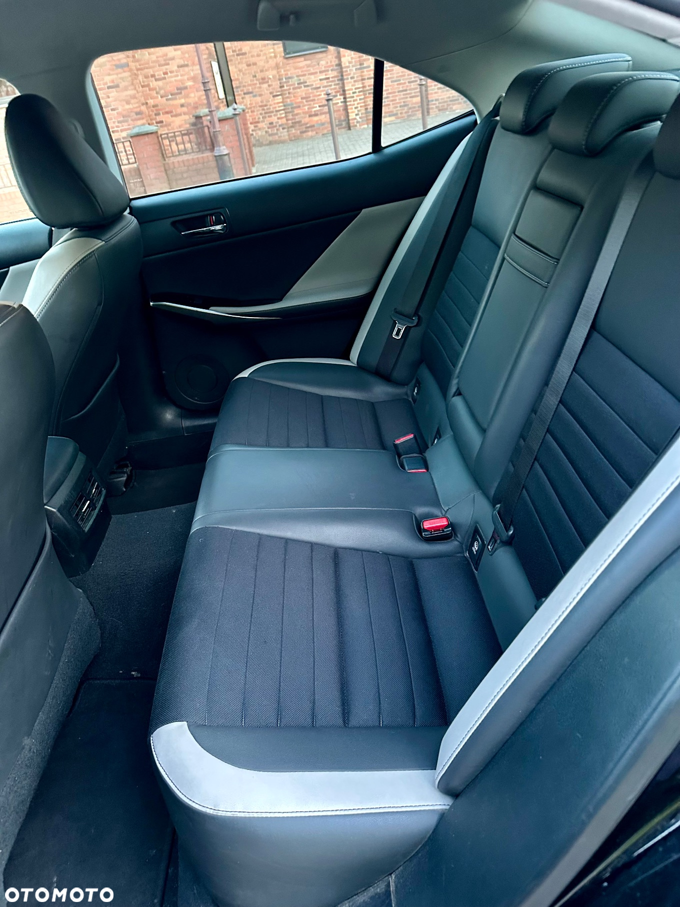 Lexus IS 200t Elite - 10