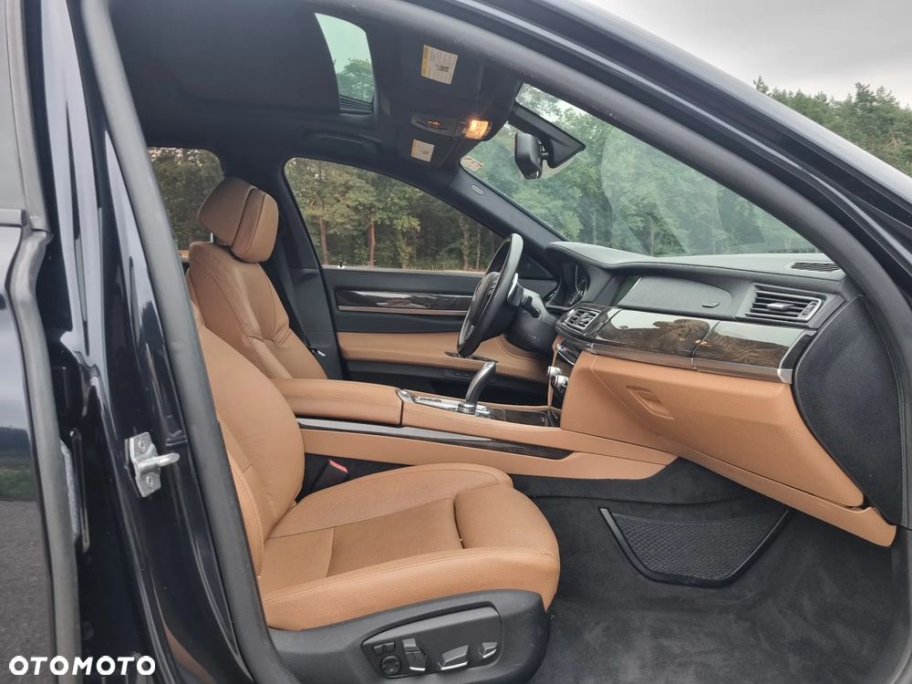 BMW Seria 7 740Li - 25