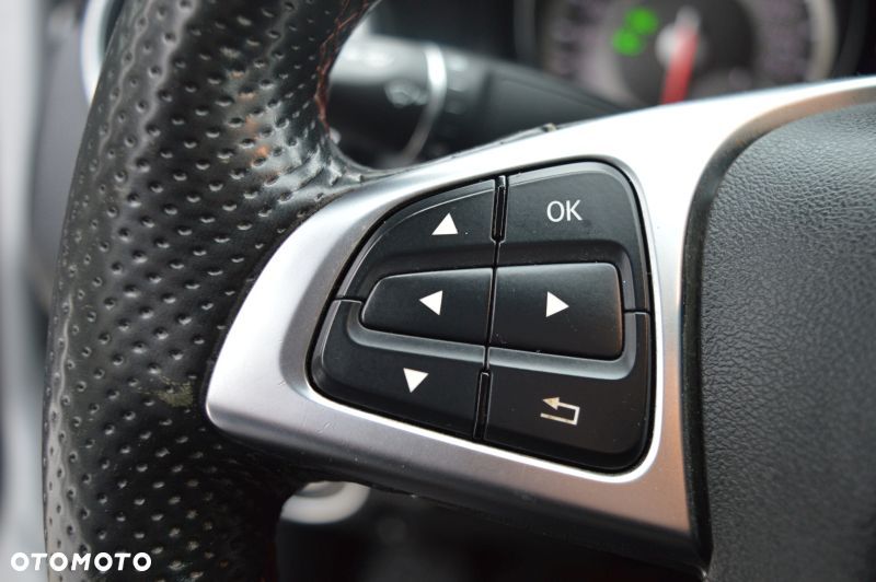 Mercedes-Benz CLA 200 AMG Line - 35