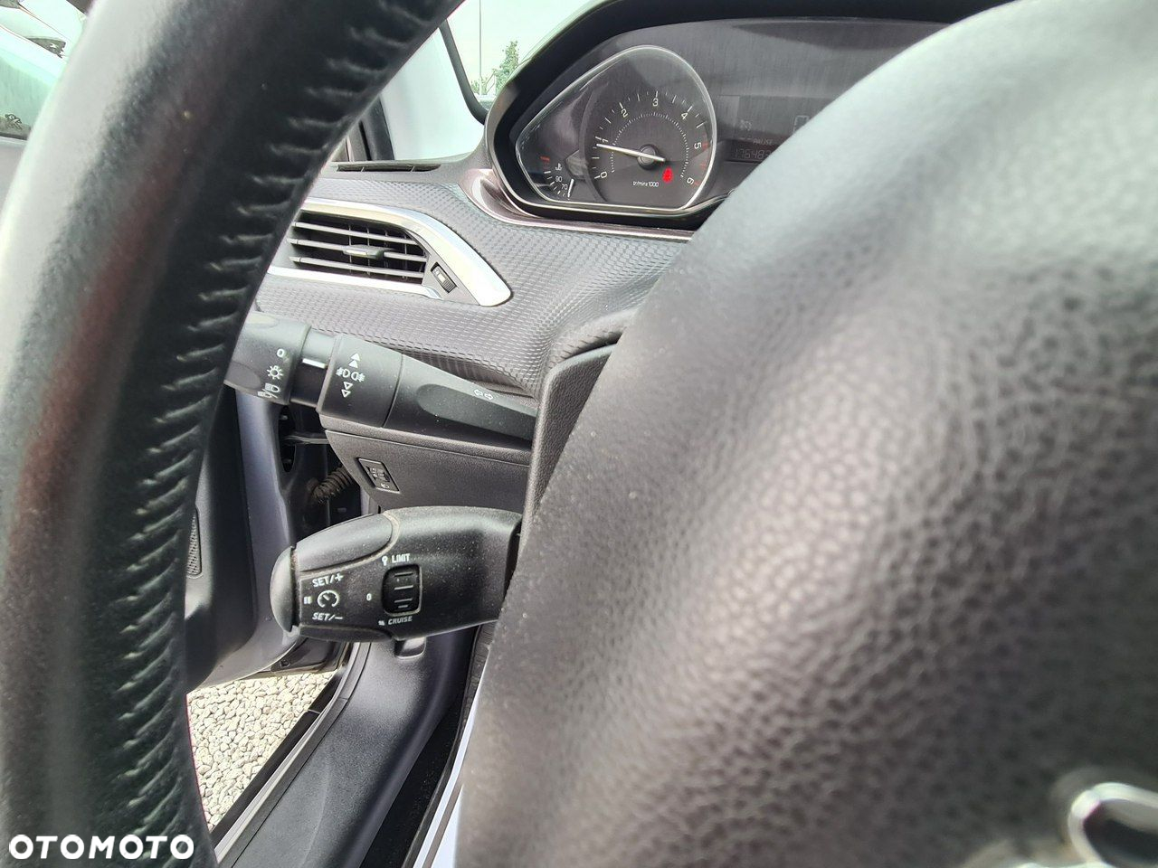 Peugeot 2008 1.6 e-HDi Active S&S - 17