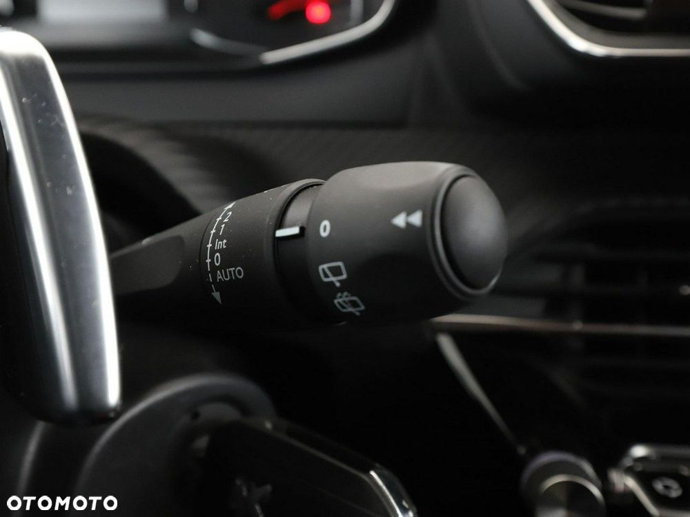 Peugeot 2008 PureTech 130 Allure S&S EAT8 - 31