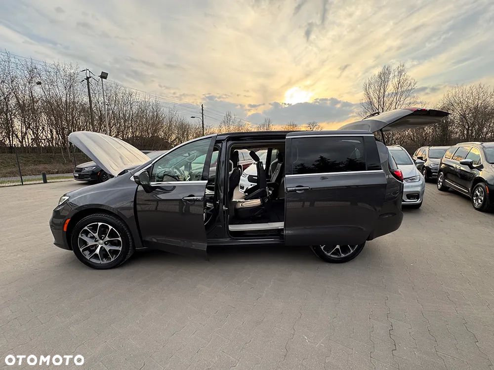 Chrysler Pacifica - 23