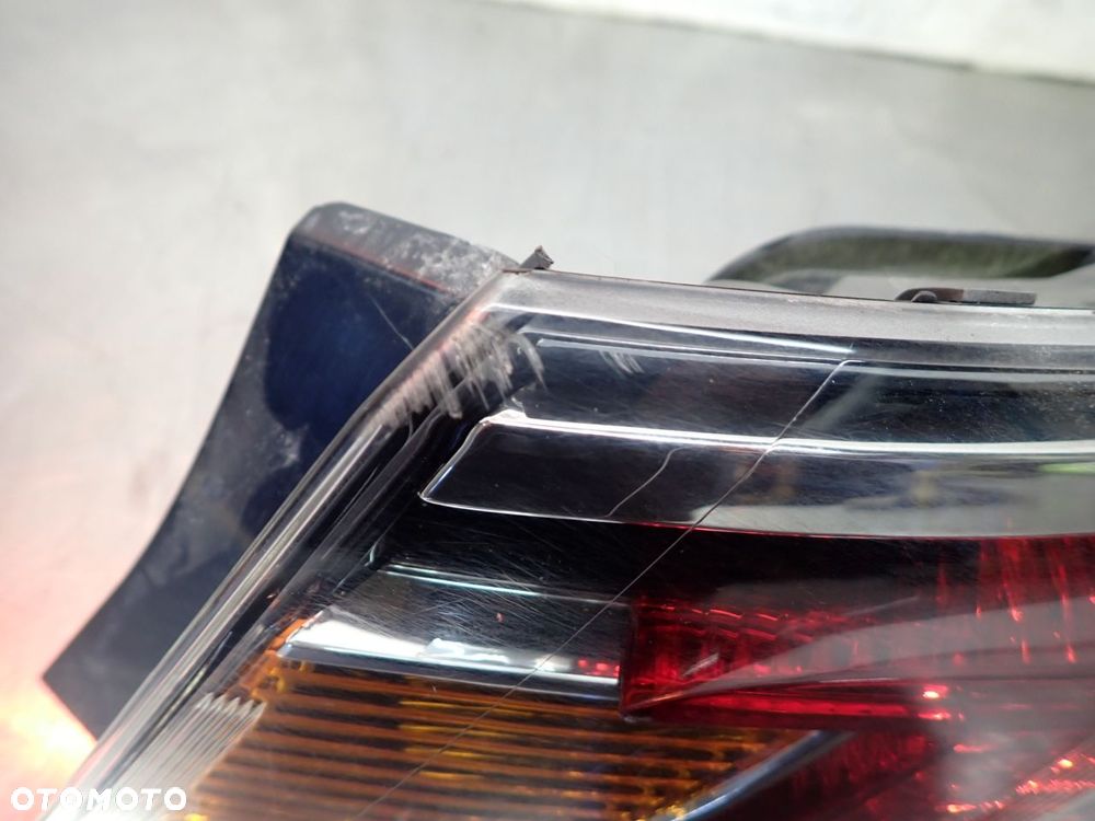 LAMPA PRAWA TYLNA MAZDA 6 - 4