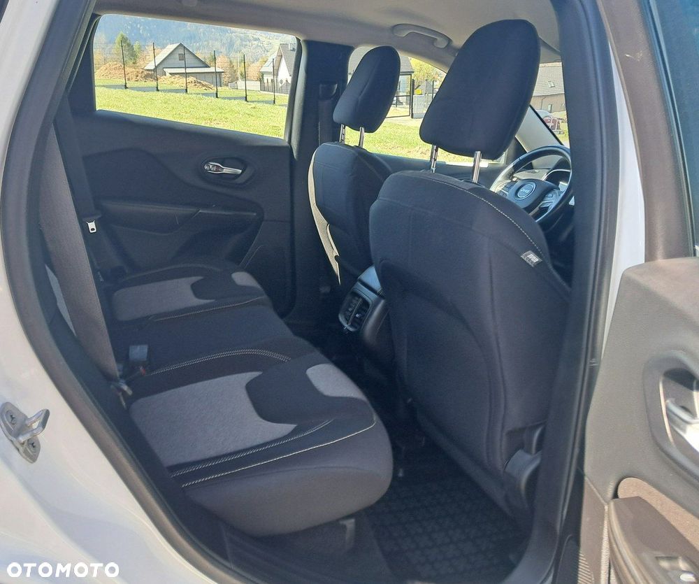 Jeep Cherokee - 13