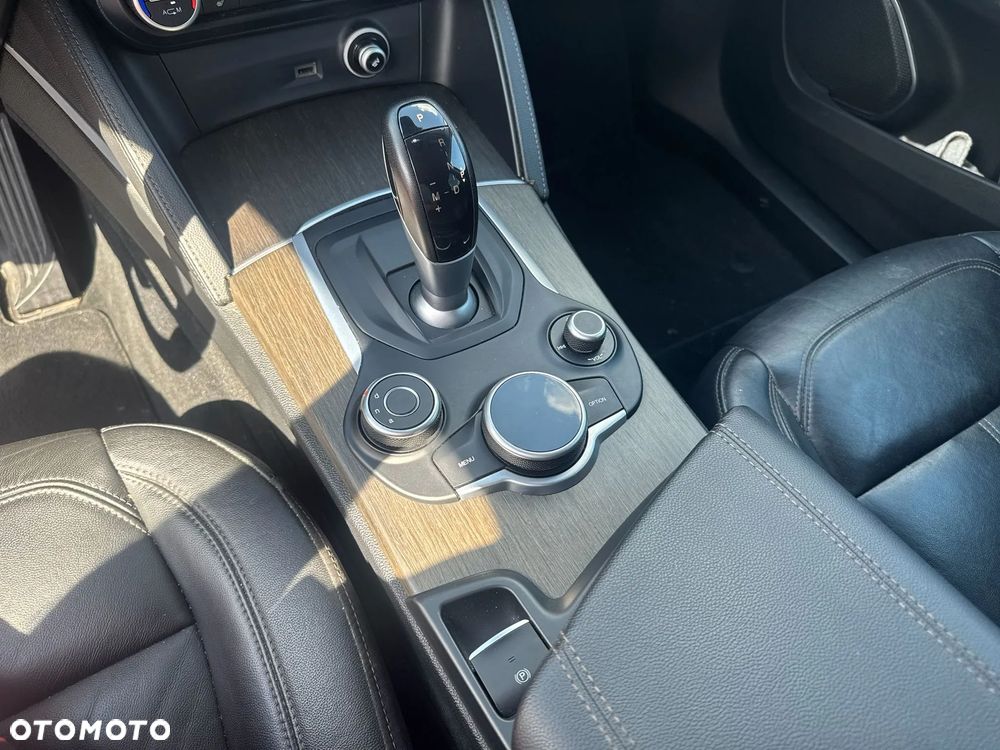 Alfa Romeo Stelvio - 17