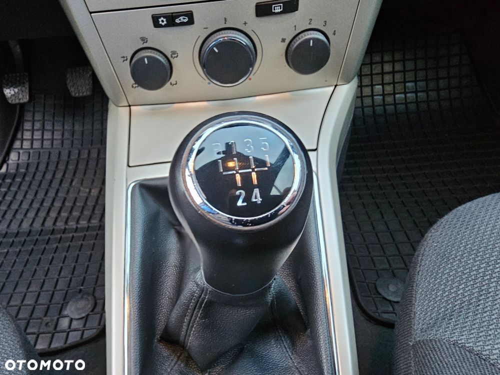Opel Astra - 16