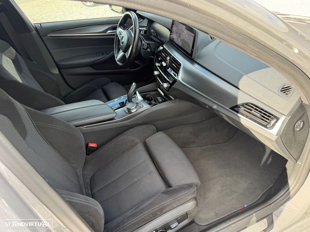 BMW 530 e Pack Desportivo M - 11