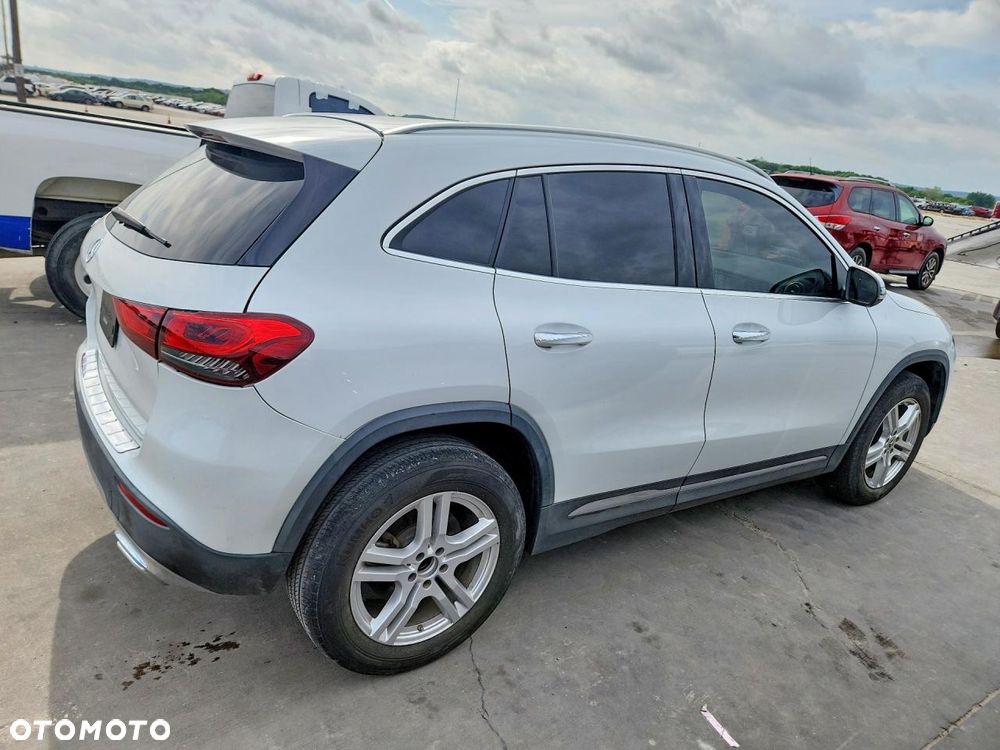Mercedes-Benz GLA 250 4-Matic AMG Line - 3