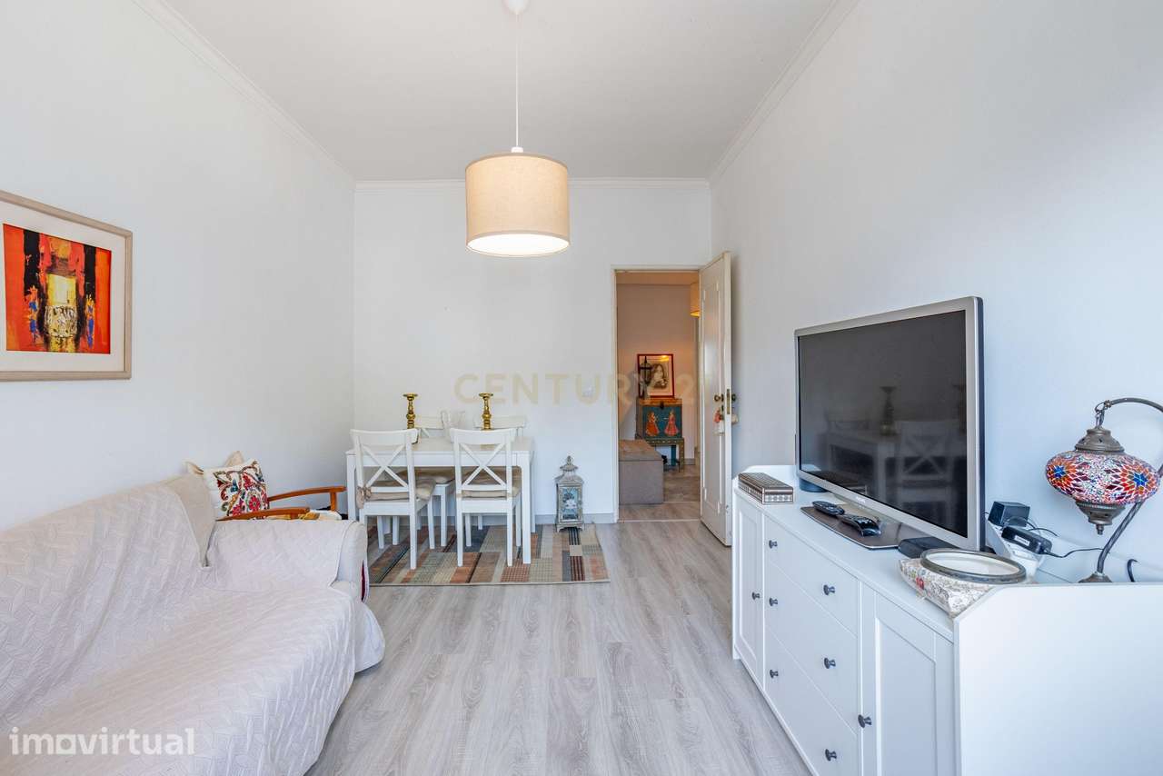 Apartamento T2 com vista desafogada no Olival Basto - Grande imagem: 2/24