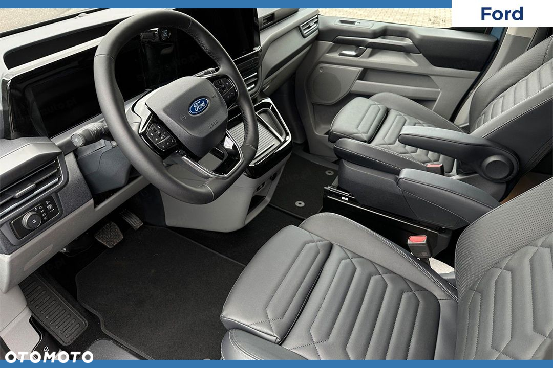 Ford Tourneo Custom - 8