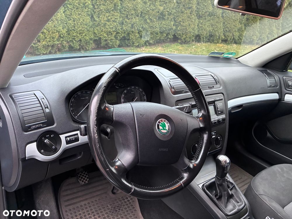 Skoda Octavia 1.6 Combi Ambiente - 9