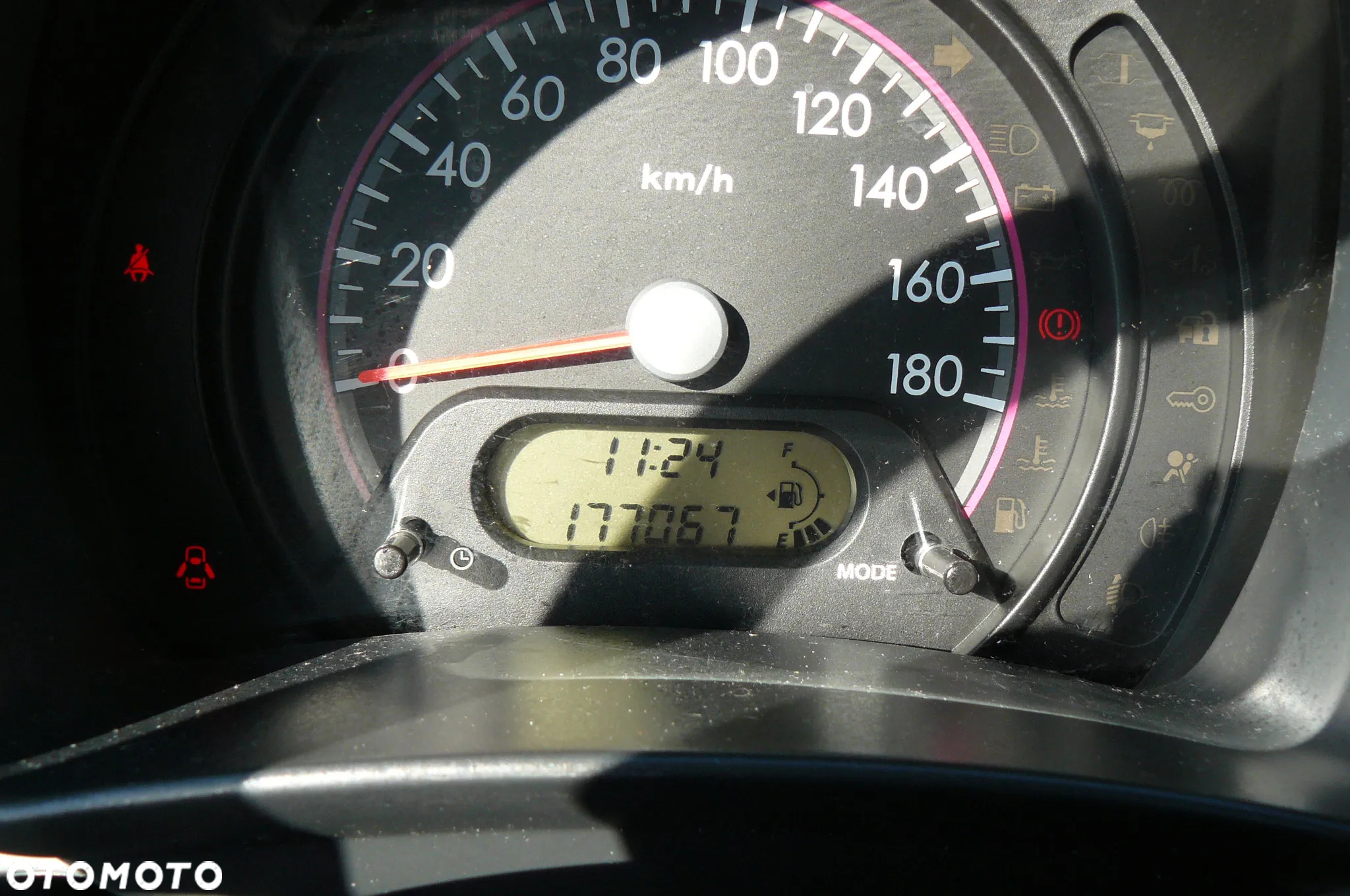 Nissan Pixo - 18