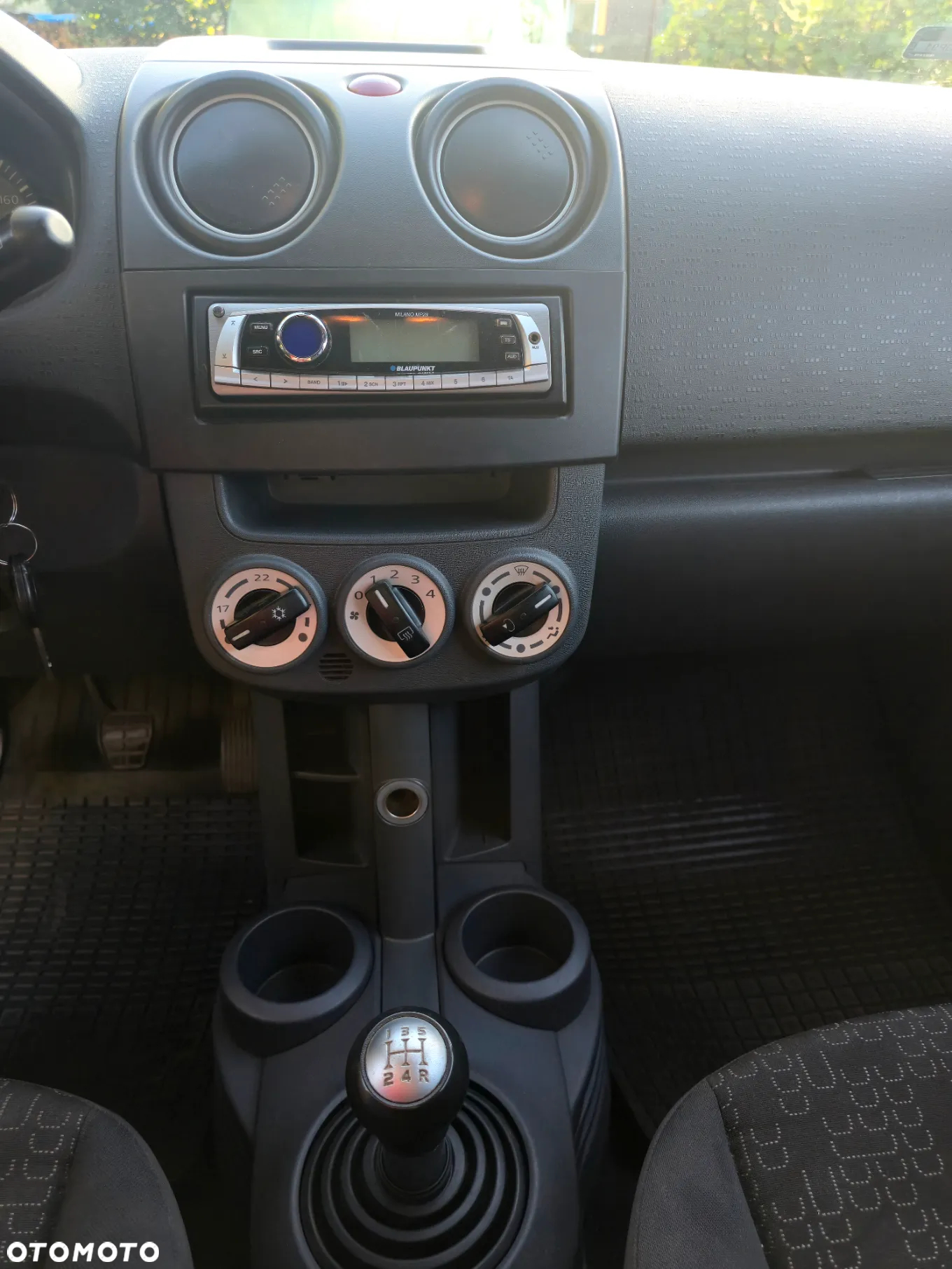 Mitsubishi Colt - 10