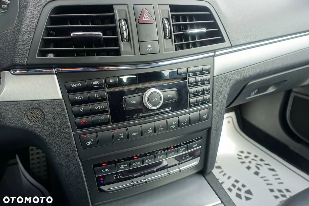 Mercedes-Benz Klasa E 350 CGI Cabrio BlueEFFICIENCY 7G-TRONIC Avantgarde - 26