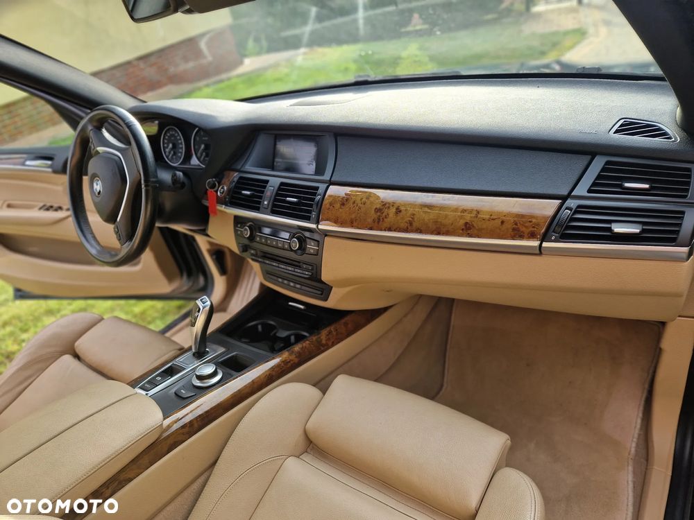 BMW X5 4.8i xDrive - 23