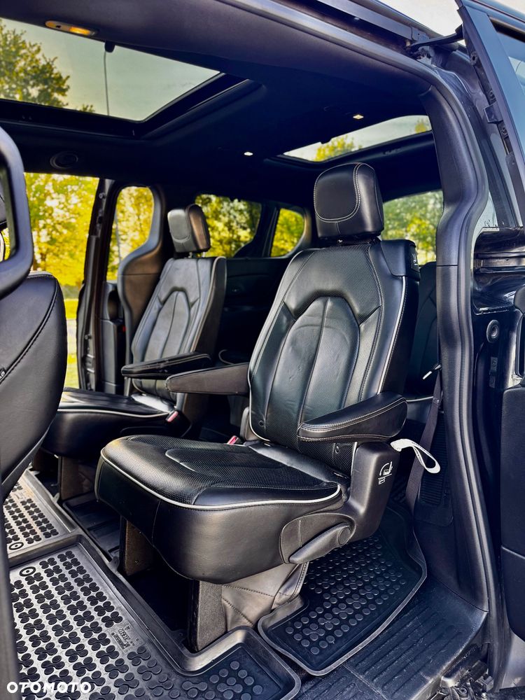 Chrysler Pacifica - 7