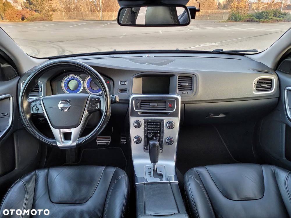 Volvo V60 T6 AWD Geartronic RDesign - 12